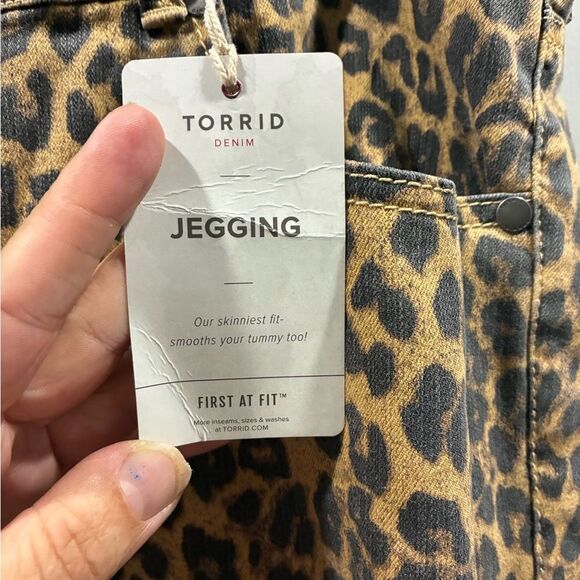 Torrid NWT Leopard Print Jegging 16R | High Stretch Skinny Denim - Picture 4 of 7